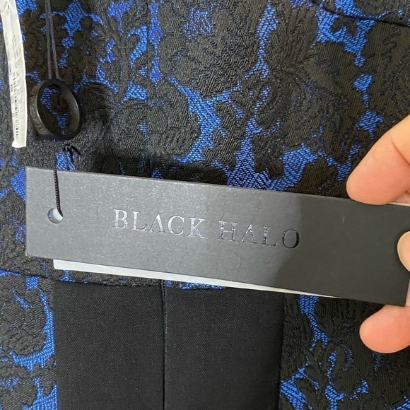 BLACK HALO Blue Black
Brocade Peplum Wiggle Dress
Women's Size 6 - Picture 5 of 9